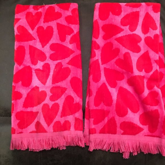 3 New Dish towels 1 Lips &  2 Heart - Gorgeous - Picture 3 of 4